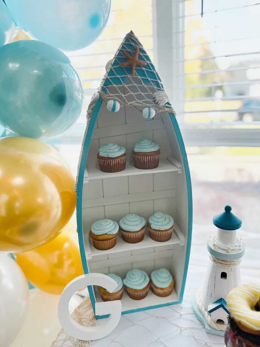 canoe cupcake rack with blue cupcakes